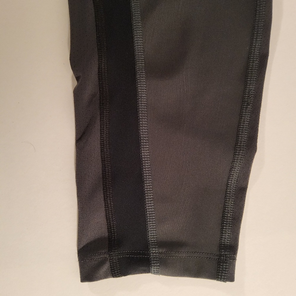 Under Armour Compression Large - Picture 8 of 12